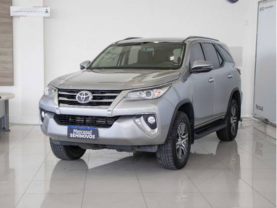 TOYOTA HILUX SW4 2019