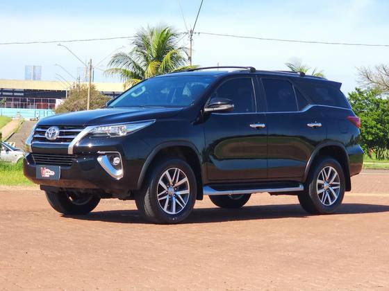 TOYOTA HILUX SW4 2018