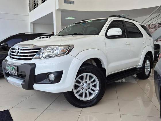 TOYOTA HILUX SW4 2015