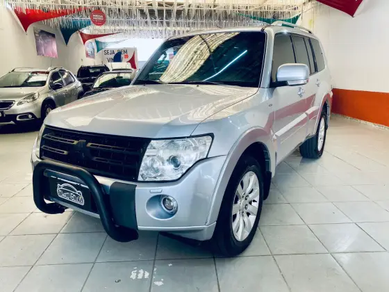 MITSUBISHI PAJERO FULL 2010