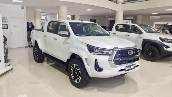 TOYOTA HILUX 2025