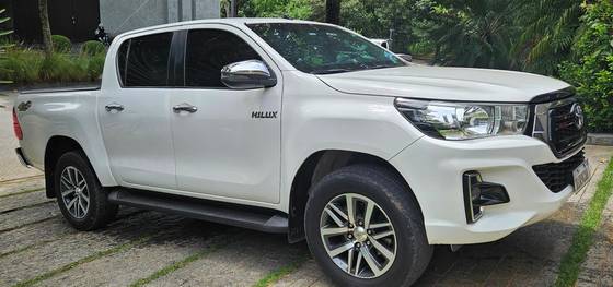 TOYOTA HILUX 2019