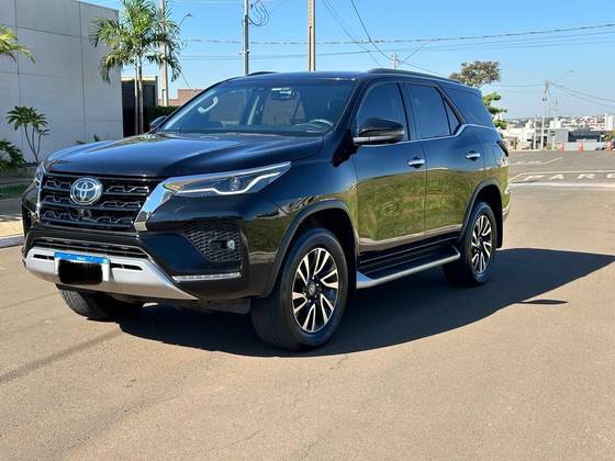 TOYOTA HILUX SW4 2022