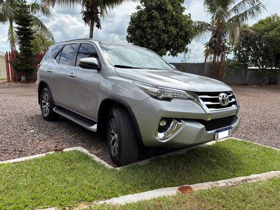 TOYOTA HILUX SW4 2019