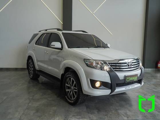 TOYOTA HILUX SW4 2014