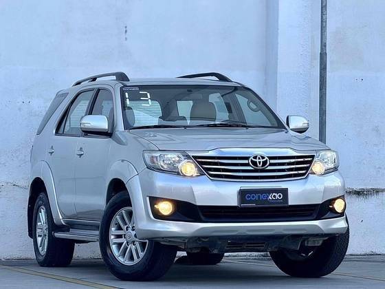 TOYOTA HILUX SW4 2013