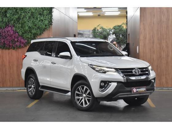 TOYOTA HILUX SW4 2020