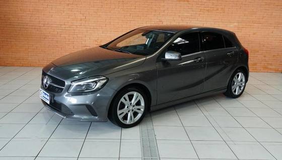 MERCEDES-BENZ A 200 2016