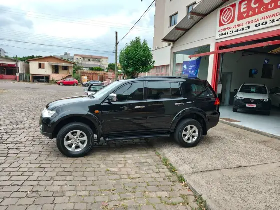 MITSUBISHI PAJERO 2012