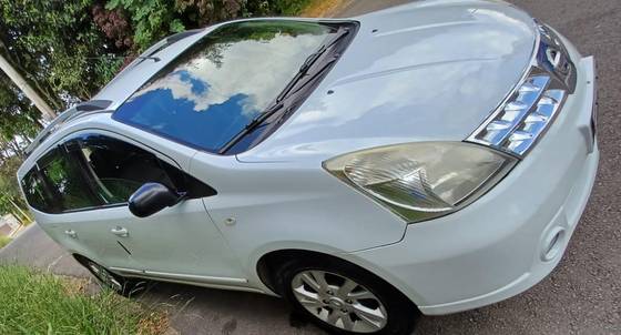 NISSAN LIVINA 2012