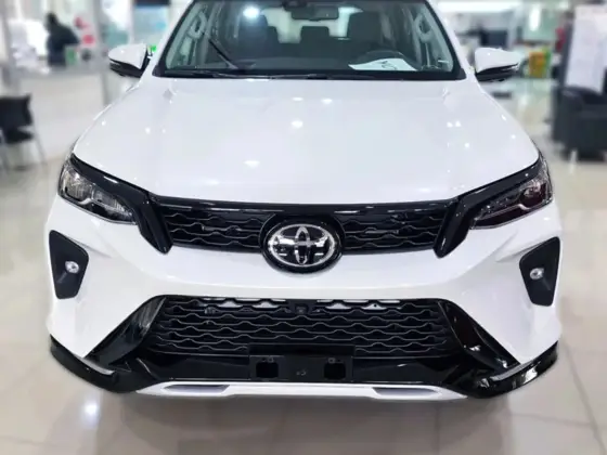 TOYOTA HILUX SW4 2025