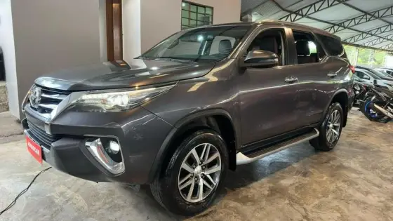 TOYOTA HILUX SW4 2019
