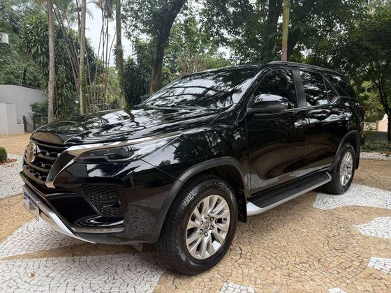 TOYOTA HILUX SW4 2022