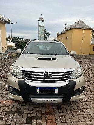 TOYOTA HILUX SW4 2015