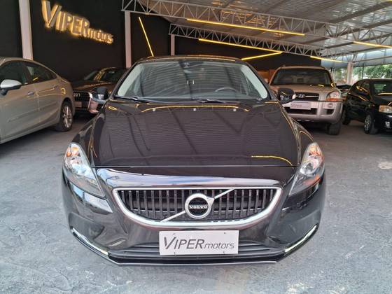 VOLVO V40 2017