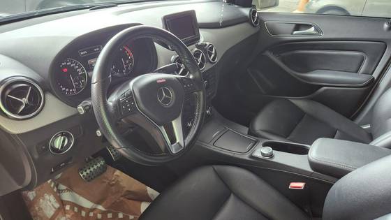 MERCEDES-BENZ B 200 2014