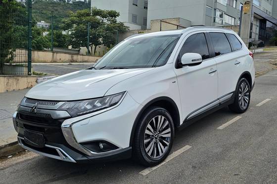 MITSUBISHI OUTLANDER 2019