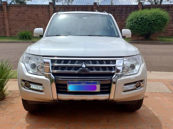 MITSUBISHI PAJERO FULL 2016
