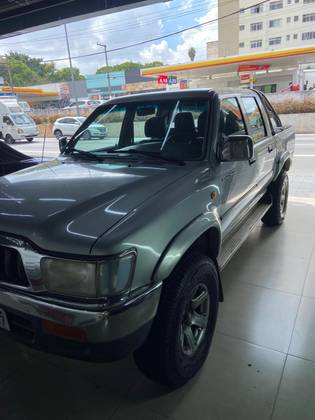 TOYOTA HILUX 2003