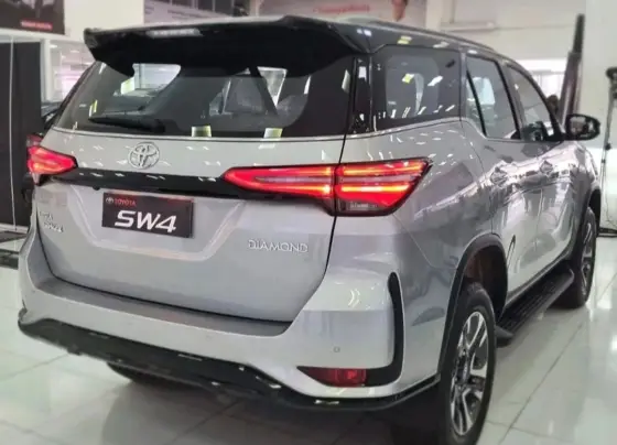 TOYOTA HILUX SW4 2025