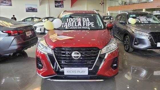 NISSAN KICKS PLAY 2025