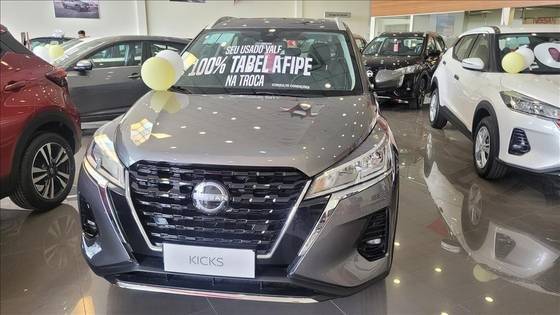 NISSAN KICKS PLAY 2025