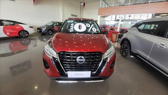 NISSAN KICKS PLAY 2025