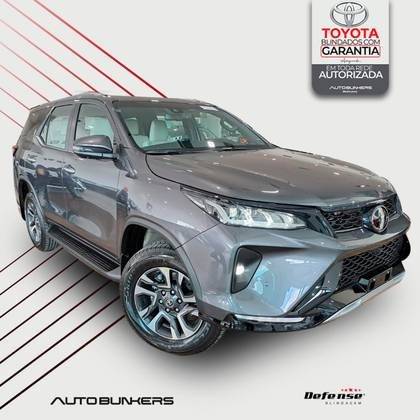 TOYOTA HILUX SW4 2025