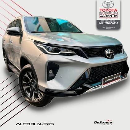 TOYOTA HILUX SW4 2025