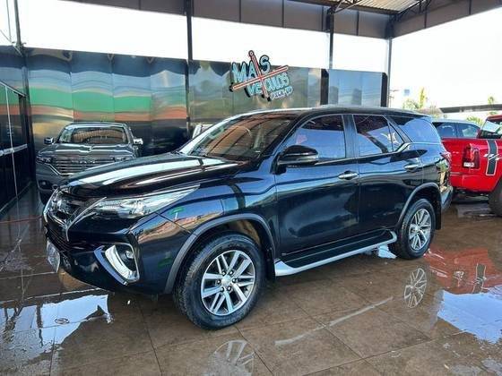 TOYOTA HILUX SW4 2019