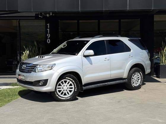 TOYOTA HILUX SW4 2015