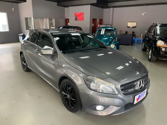 MERCEDES-BENZ A 200 2013