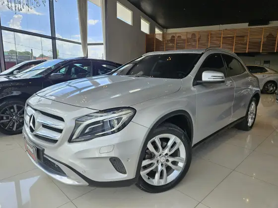 MERCEDES-BENZ GLA 200 2016