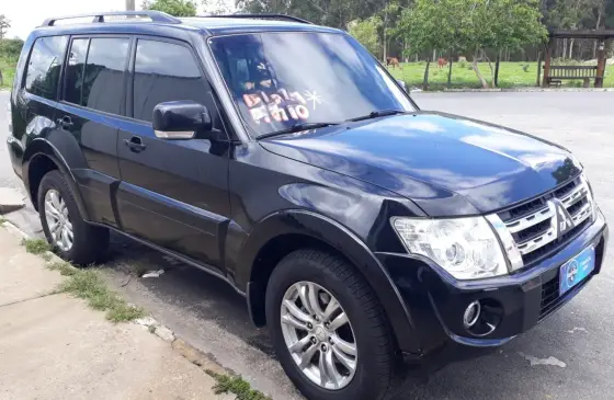 MITSUBISHI PAJERO FULL 2013