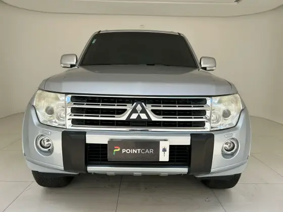 MITSUBISHI PAJERO FULL 2011