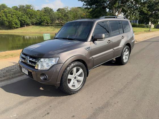 MITSUBISHI PAJERO FULL 2014