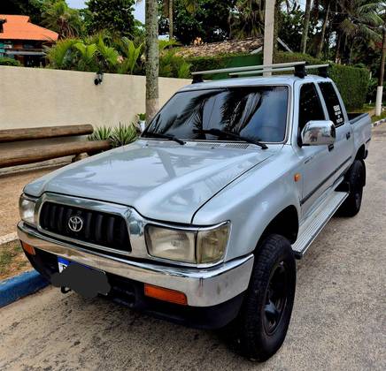TOYOTA HILUX 2002