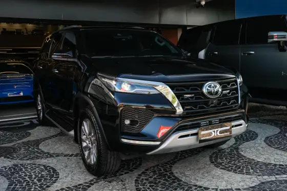 TOYOTA HILUX SW4 2023