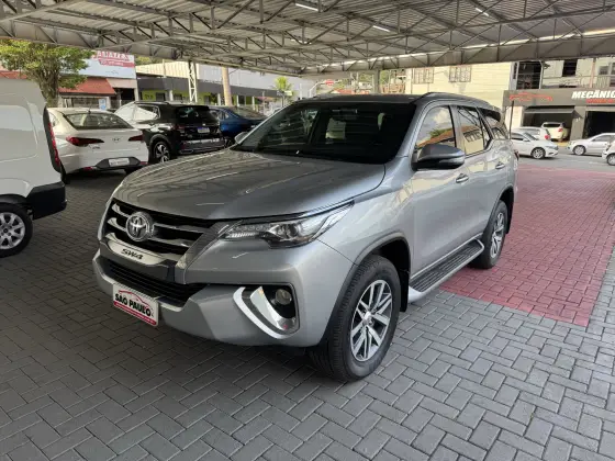 TOYOTA HILUX SW4 2017