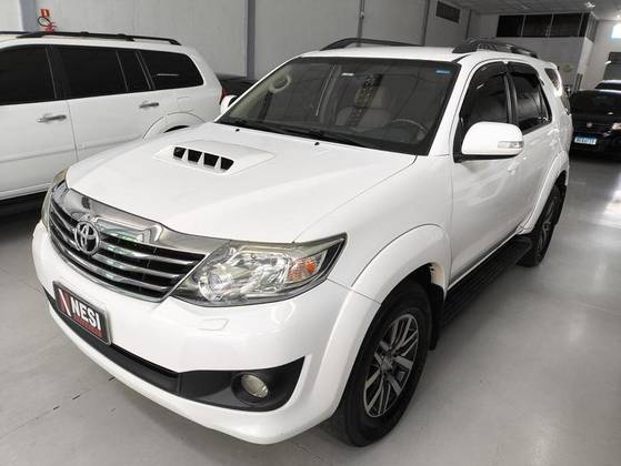 TOYOTA HILUX SW4 2014