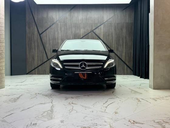 MERCEDES-BENZ B 200 2015