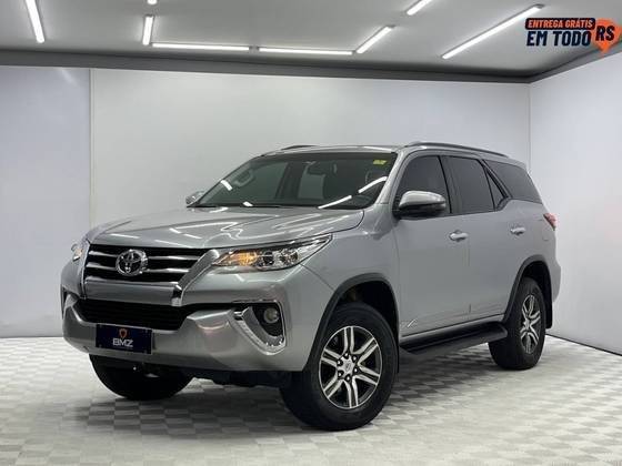 TOYOTA HILUX SW4 2019