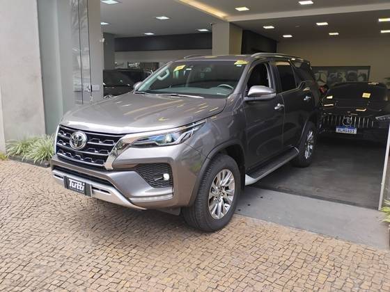 TOYOTA HILUX SW4 2021