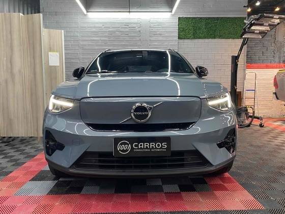 VOLVO XC40 2023