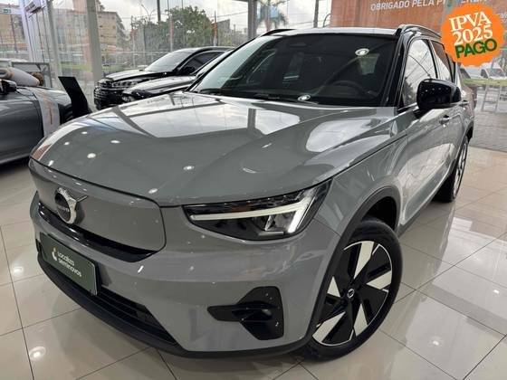 VOLVO XC40 2024