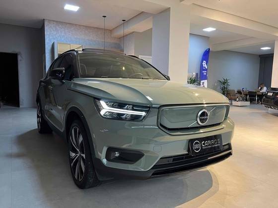 VOLVO XC40 2022