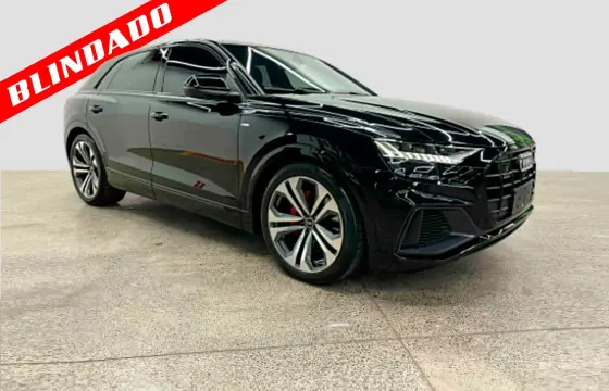 AUDI Q8 2022