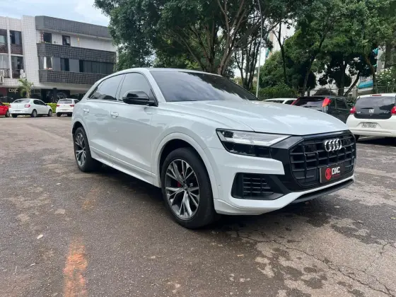 AUDI Q8 2019