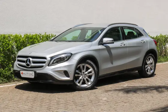 MERCEDES-BENZ GLA 200 2015