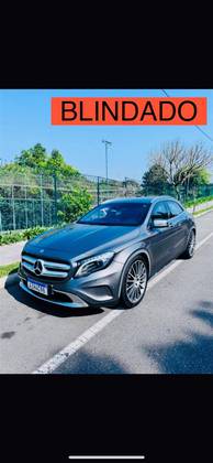 MERCEDES-BENZ GLA 200 2015